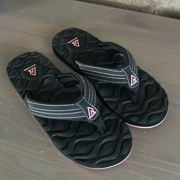Ripzone Flip Flops - Picture 1 of 4